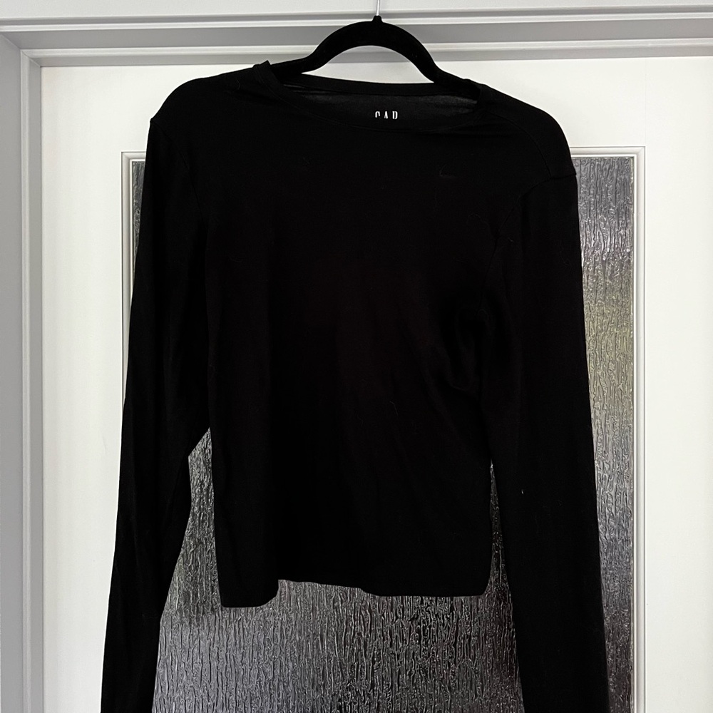 gap black or white long sleeve fitted tee